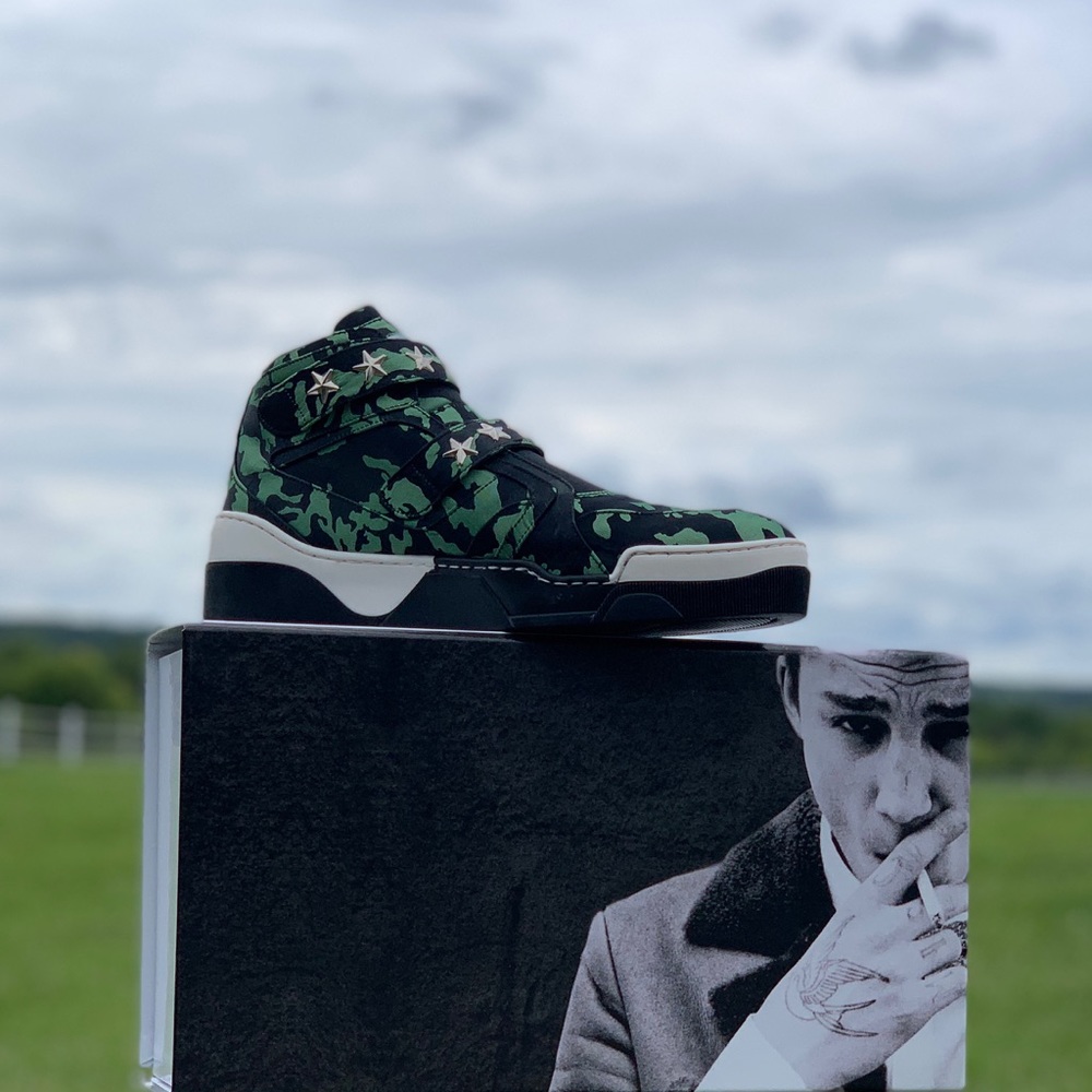 All sizes are available. - Picture 8 of 8